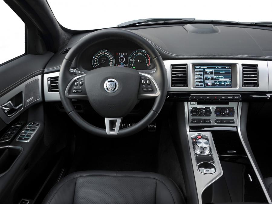  Jaguar XF 3.0 Diesel Option Pack 2011 года  (фото 9 из 11)